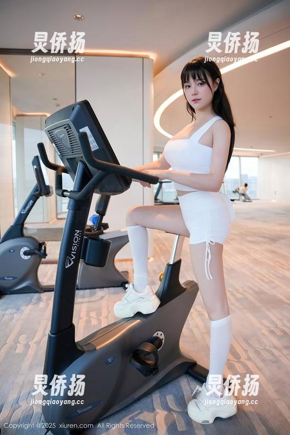 秀人网-z杯悠悠 秀人网 - z杯悠悠高跟鞋写真合集:下载后让你瞬间变身“走路有风”的时尚小达人!