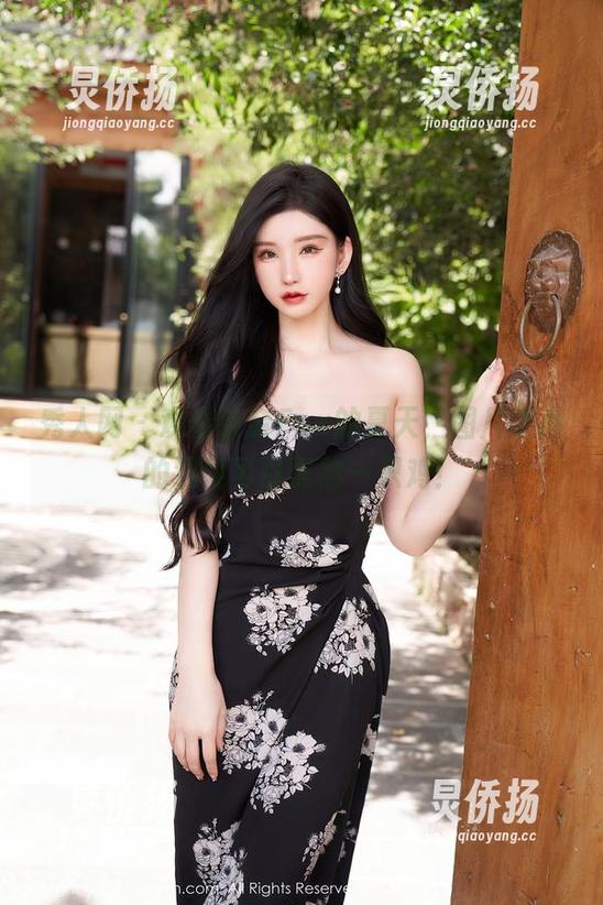 秀人网 - 观看奈奈Fox的夏天，图片之间的温度可以煮熟一只鸡！