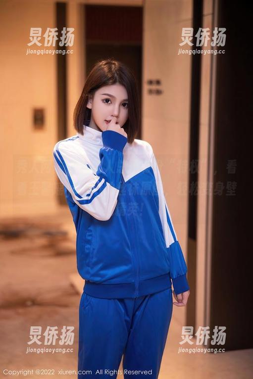 秀人网 - 腿长的人总是有份“特权”，看看王馨瑶yanni的丝袜原图，轻松变身壁纸精英！