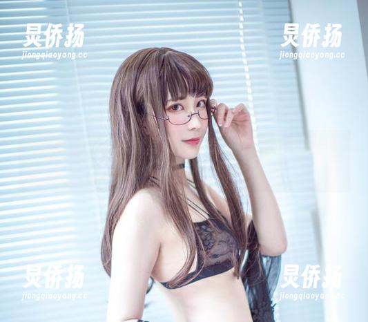 翎柒菜菜 翎柒菜菜的机车凛写真,下载一看立马无法自拔!