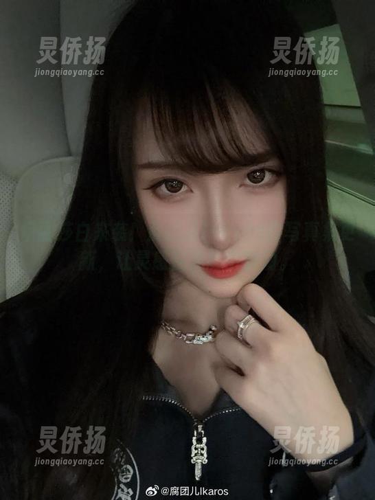 腐团儿Ikaros 伊丽莎白来袭!腐团儿Ikaros的写真集更新,让灵感在光影中舞动。