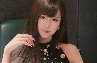 海边的秘密，腐团儿Ikaros比基尼套图精选：当我穿上比基尼，沙子也忍不住想来调戏我。