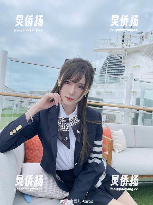 腐团儿Ikaros的写真，女友的魅力让我欲罢不能！