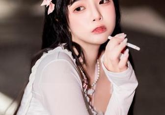 偷偷告诉你，落落Raku的秘密写真绝对撩人！
