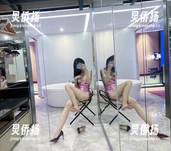 葛征 微密圈 - 免费图集来袭!葛征的丝袜制服,max坐等围观,羡慕!