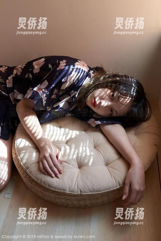 蜜桃社-冰露 蜜桃社 - 冰露毛衣全套图集,没想到围着她,连风都是温柔的。