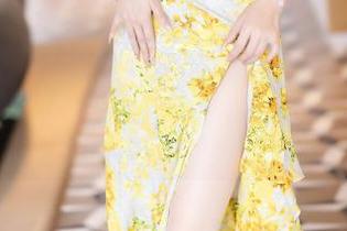 语画界 – 小海臀Rena最新灰丝图集更新，瞬间让人心跳加速！