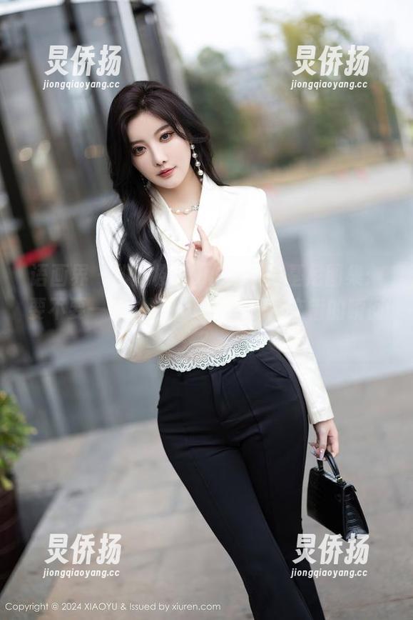 语画界-绯月樱_Cherry 语画界 - 绯月樱_Cherry比基尼图集:要不要一起讨论一下那些光影交错的瞬间?