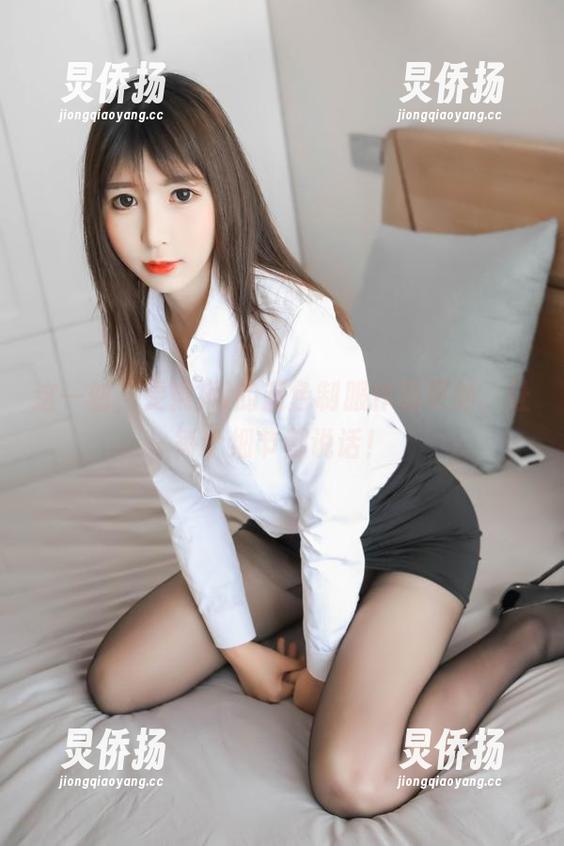 这一刻，雯粥粥i的蓝色制服作品更新，让每个细节都说话！