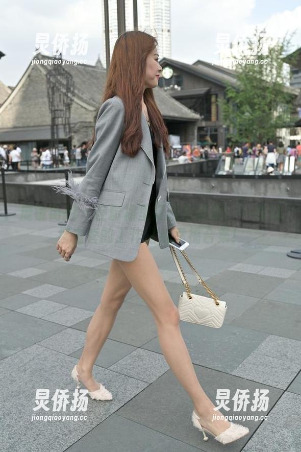 魔镜街拍-婷婷 魔镜街拍 - 在粉裙里打拼的婷婷:一位销售主管的工作壁纸幸福合集!