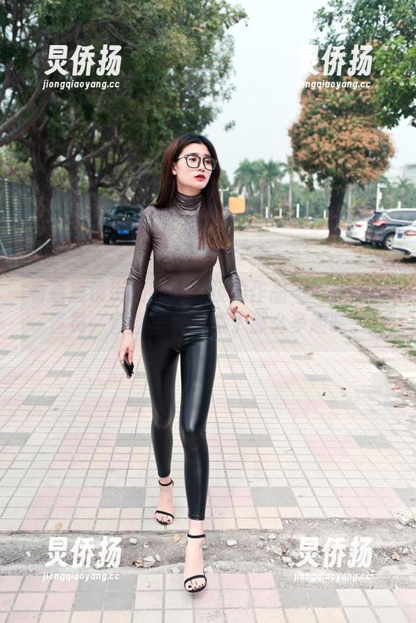 看看魔镜街拍的辉辉模拍作品——丝袜调查员，套图里竟隐藏了那么多趣味。