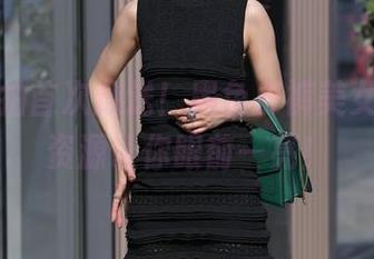 魔镜街拍首次放送！黑色皮裤美女，免费资源让你眼前一亮！